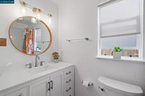 Bath - 2363 Hemlock Ave, Concord, CA 94520 photo 2 of 3