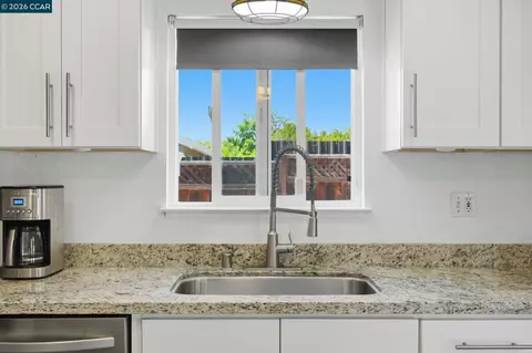 Kitchen - 2363 Hemlock Ave, Concord, CA 94520 photo 4 of 4