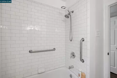 Bath - 2363 Hemlock Ave, Concord, CA 94520 photo 3 of 3