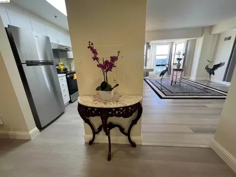 Entry Way - 988 Franklin St #1111, Oakland, CA 94607 photo 1 of 1