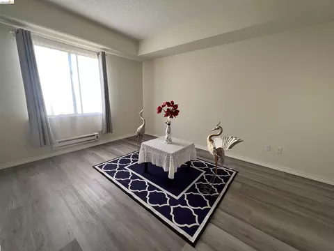 Living - 988 Franklin St #1111, Oakland, CA 94607 photo 4 of 4