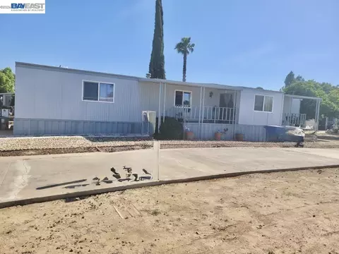 2240 Golden Oak Ln #131, Merced, CA 95341