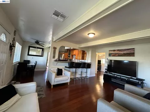 Living - 29 Delta Dr, Bay Point, CA 94565 photo 4 of 6