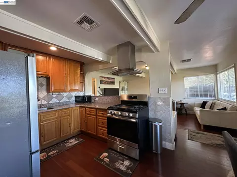 Kitchen - 29 Delta Dr, Bay Point, CA 94565 photo 2 of 3