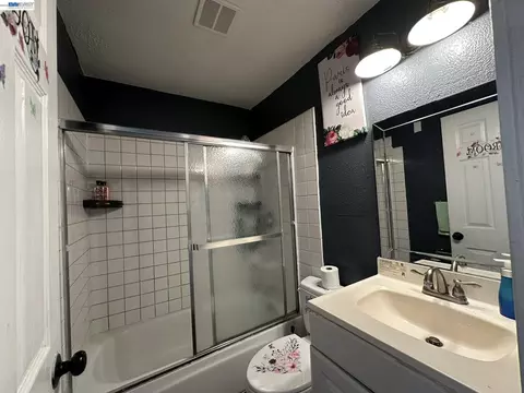 Bath - 29 Delta Dr, Bay Point, CA 94565 photo 5 of 5