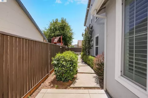 Exterior - 321 Myrtle Ln, Oakley, CA 94561 photo 14 of 21