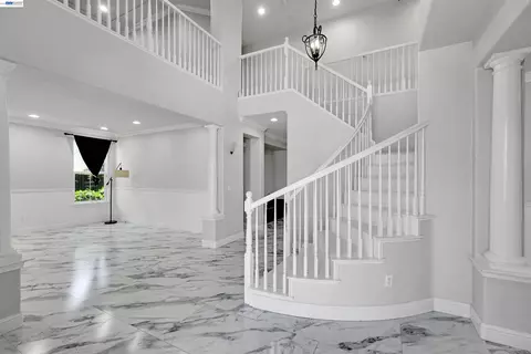 Entry Way - 321 Myrtle Ln, Oakley, CA 94561 photo 2 of 10