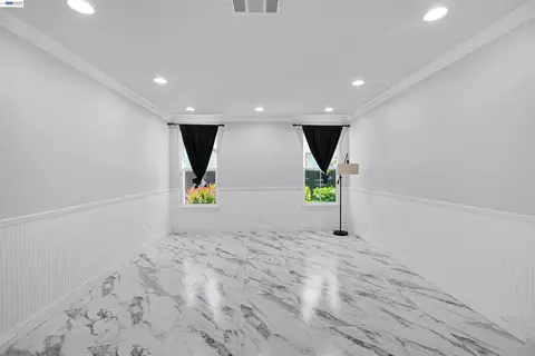 Living - 321 Myrtle Ln, Oakley, CA 94561 photo 4 of 5