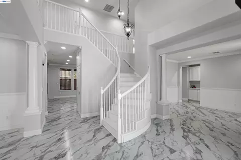 Entry Way - 321 Myrtle Ln, Oakley, CA 94561 photo 3 of 10