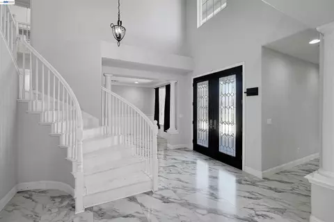 Entry Way - 321 Myrtle Ln, Oakley, CA 94561 photo 4 of 10