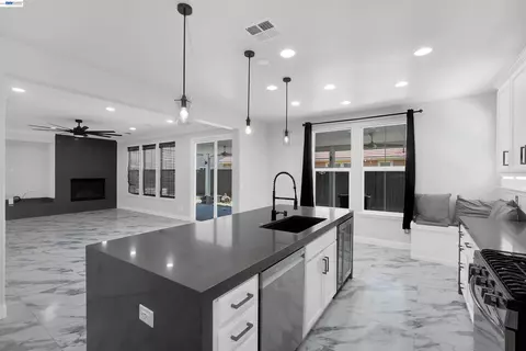 Kitchen - 321 Myrtle Ln, Oakley, CA 94561 photo 2 of 3