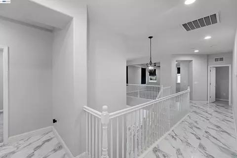 Entry Way - 321 Myrtle Ln, Oakley, CA 94561 photo 7 of 10