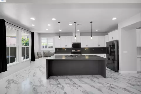 Kitchen - 321 Myrtle Ln, Oakley, CA 94561 photo 1 of 3