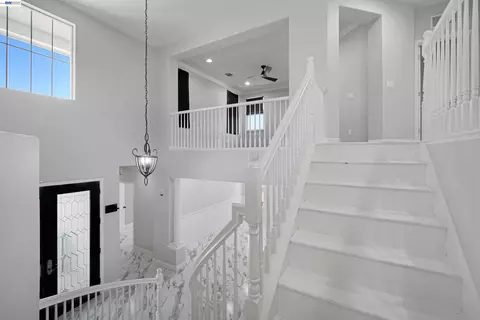 Entry Way - 321 Myrtle Ln, Oakley, CA 94561 photo 6 of 10