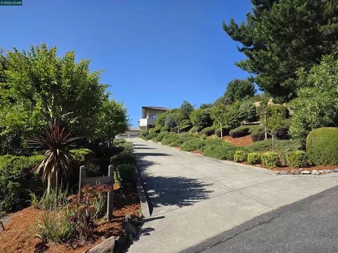 6 Tanglewood Ln, Lafayette, CA 94549