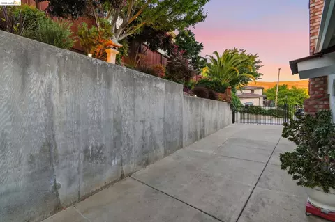 Exterior - 133 Stratford St, Vallejo, CA 94591 photo 15 of 15