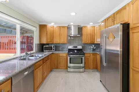 Kitchen - 133 Stratford St, Vallejo, CA 94591 photo 2 of 4