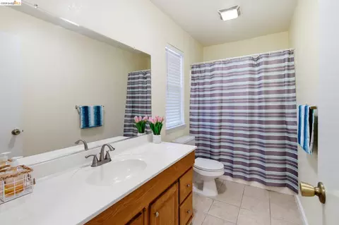 Bath - 133 Stratford St, Vallejo, CA 94591 photo 3 of 3
