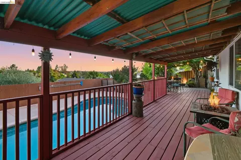 Exterior - 133 Stratford St, Vallejo, CA 94591 photo 6 of 15