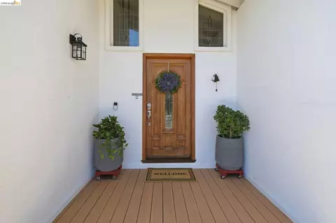 Entry Way - 133 Stratford St, Vallejo, CA 94591 photo 1 of 2