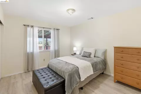Bedroom - 133 Stratford St, Vallejo, CA 94591 photo 8 of 12