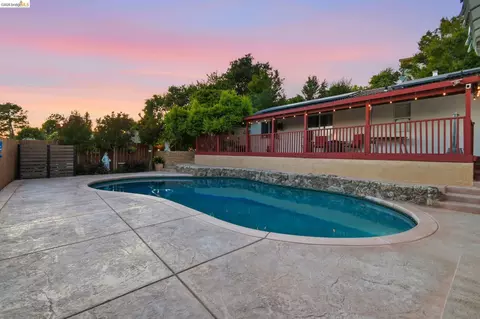 Exterior - 133 Stratford St, Vallejo, CA 94591 photo 11 of 15