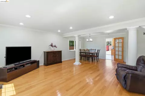 Living - 133 Stratford St, Vallejo, CA 94591 photo 3 of 7
