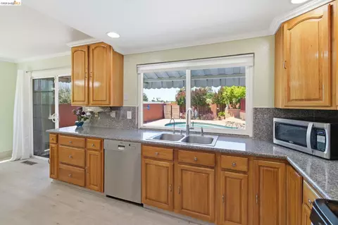 Kitchen - 133 Stratford St, Vallejo, CA 94591 photo 3 of 4