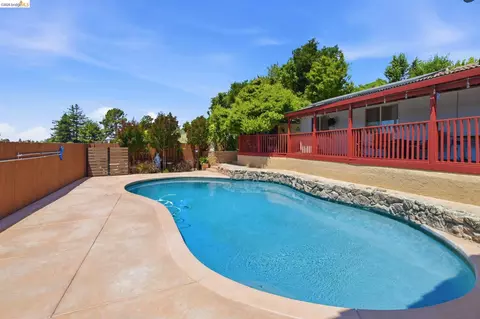 Exterior - 133 Stratford St, Vallejo, CA 94591 photo 12 of 15