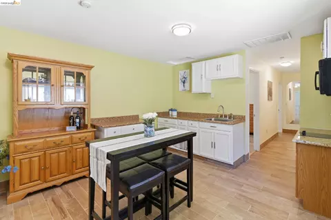 Dining - 133 Stratford St, Vallejo, CA 94591 photo 5 of 5
