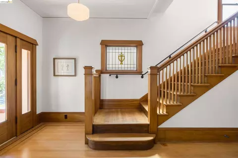 Entry Way - 2909 Forest Ave, Berkeley, CA 94705 photo 6 of 7