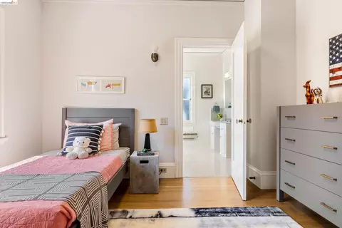 Bedroom - 2909 Forest Ave, Berkeley, CA 94705 photo 4 of 7