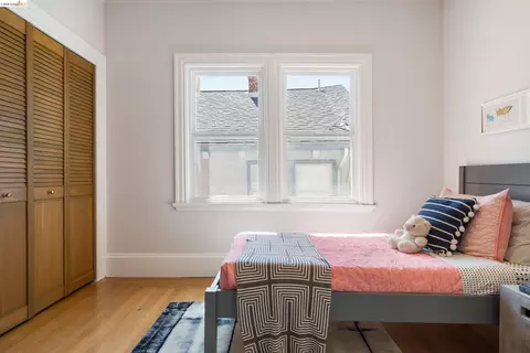 Bedroom - 2909 Forest Ave, Berkeley, CA 94705 photo 5 of 7
