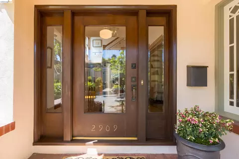 Entry Way - 2909 Forest Ave, Berkeley, CA 94705 photo 1 of 7
