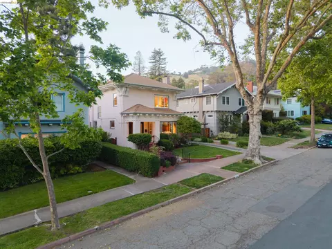 Exterior - 2909 Forest Ave, Berkeley, CA 94705 photo 1 of 18