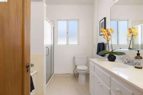 Bath - 2909 Forest Ave, Berkeley, CA 94705 photo 5 of 5