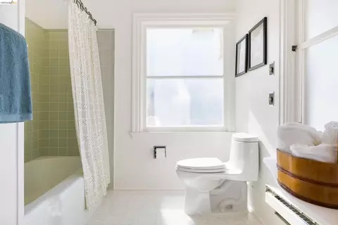 Bath - 2909 Forest Ave, Berkeley, CA 94705 photo 1 of 5