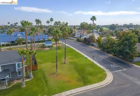 1609 Willow Lake Rd, Discovery Bay, CA 94505