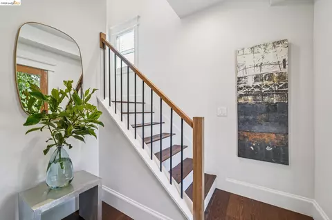 Entry Way - 1906 Delaware St, Berkeley, CA 94709 photo 3 of 4