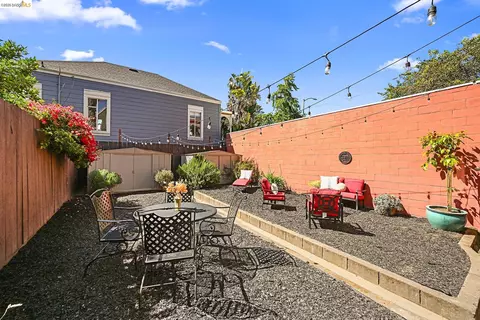 Exterior - 1137 Peralta St, Oakland, CA 94607 photo 2 of 6