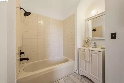 Bath - 1137 Peralta St, Oakland, CA 94607 photo 1 of 1