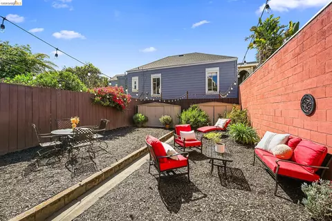 Exterior - 1137 Peralta St, Oakland, CA 94607 photo 3 of 6