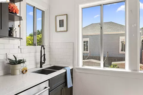 Kitchen - 1137 Peralta St, Oakland, CA 94607 photo 5 of 5