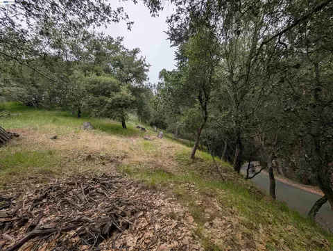 000 Girvin Dr, Oakland, CA 94603