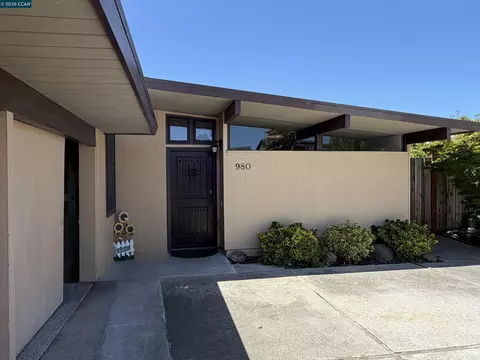 980 Crane Ave, Foster City, CA 94404