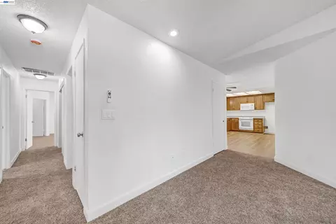 Entry Way - 913 Inez Dr, Modesto, CA 95351 photo 2 of 3