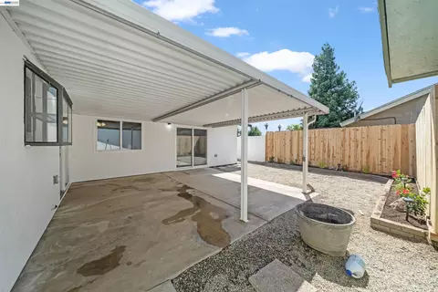 Exterior - 913 Inez Dr, Modesto, CA 95351 photo 5 of 6