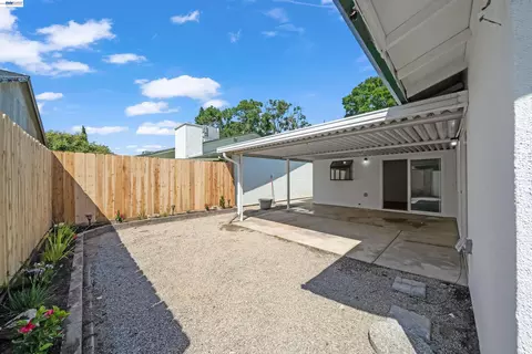 Exterior - 913 Inez Dr, Modesto, CA 95351 photo 3 of 6