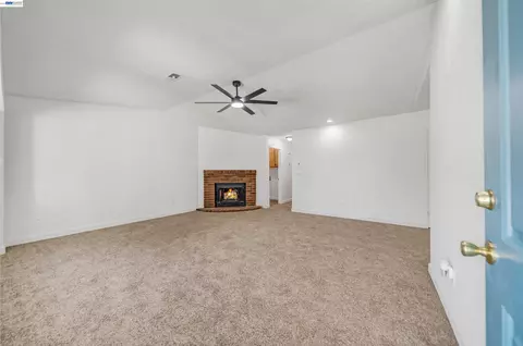 Living - 913 Inez Dr, Modesto, CA 95351 photo 1 of 2