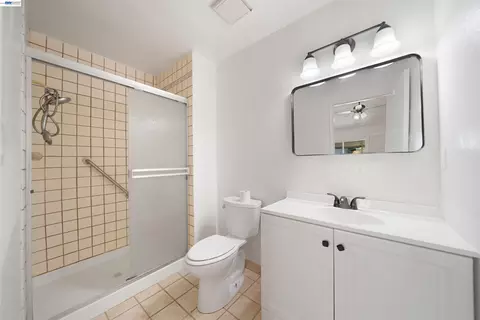 Bath - 913 Inez Dr, Modesto, CA 95351 photo 2 of 2